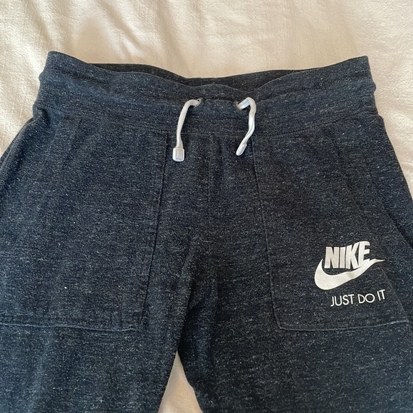 High rise Nike joggers - Picture 2 of 4